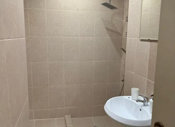 Simple And Affordable In With Available Parking Space Apartment *